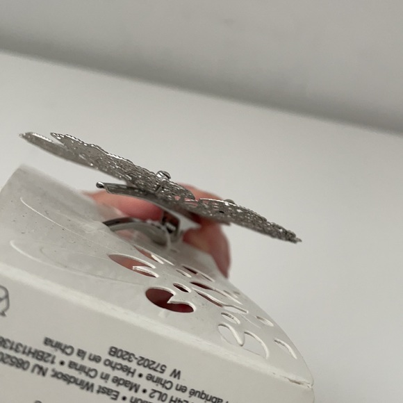 RHINESTONE HAIR CLIP WITH SILVER MESH FLOWER - Picture 11 of 11